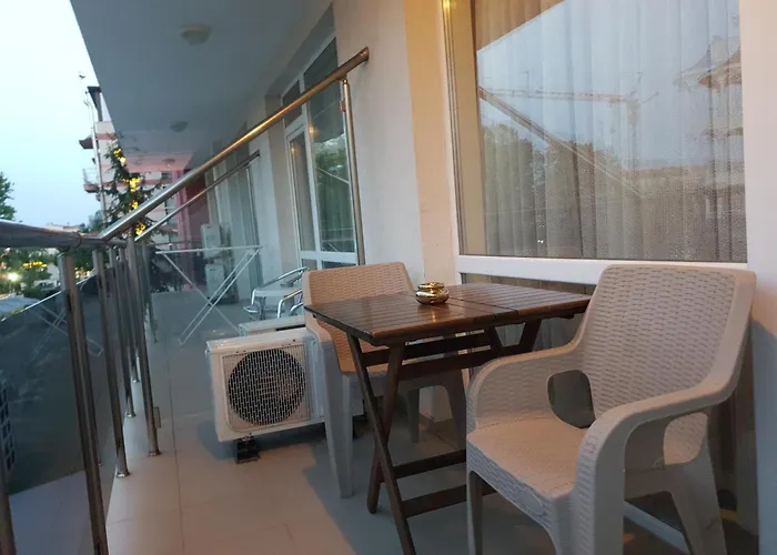 Cozy By Julie 阳光海滩